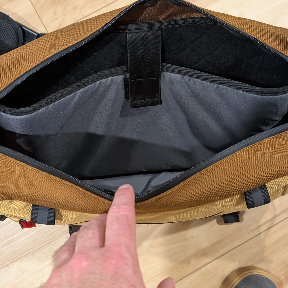 Chrome Industries Kadet Max - Picture 3 of 5